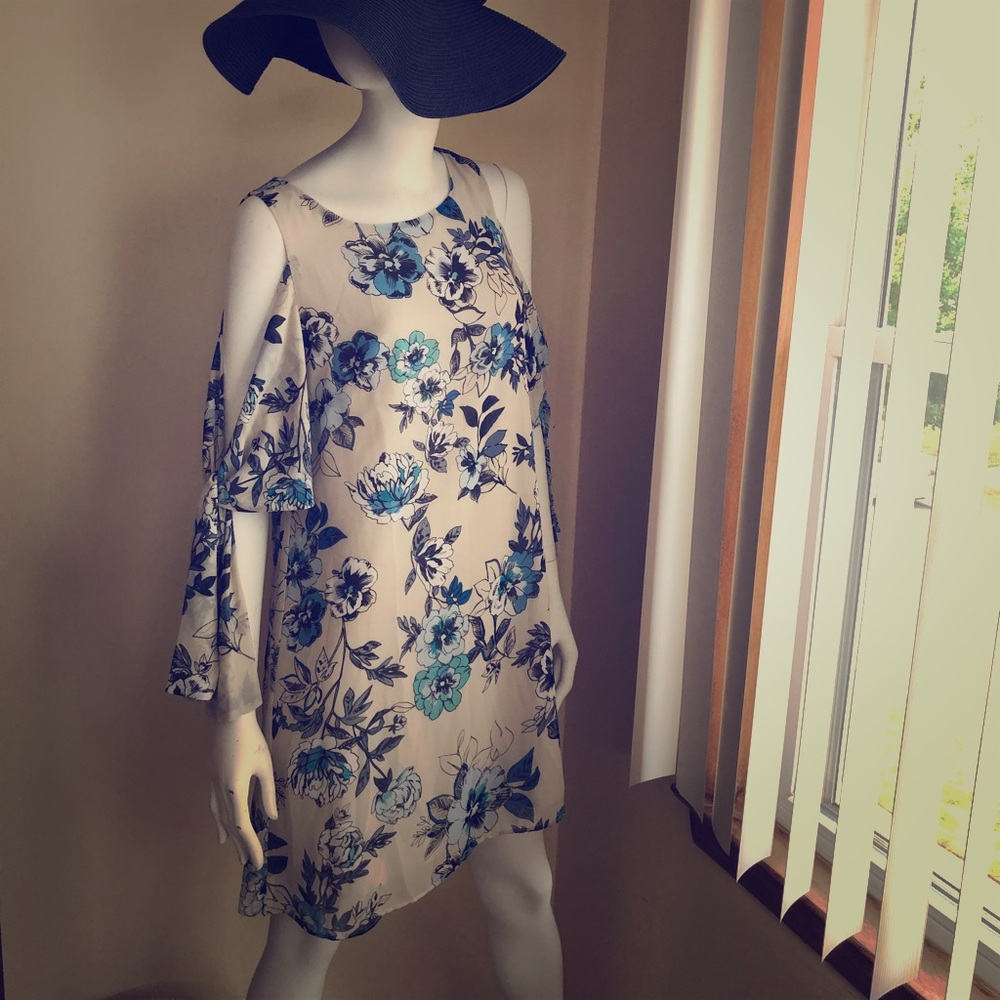 Just... Taylor floral cold shoulder shift dress